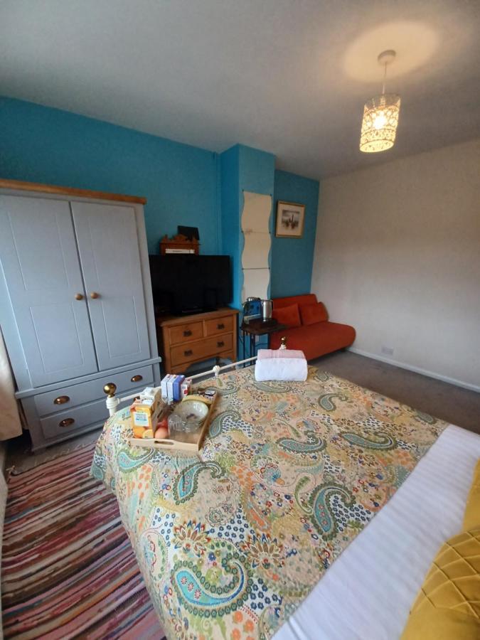 Stunning Homestay In Wolverhampton Bushbury Exterior foto